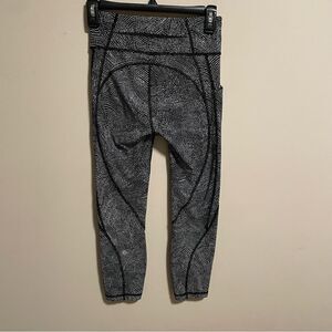 Lululemon Time To Sweat Crop *23" Free Spirit Alpine White Black- Size 4
